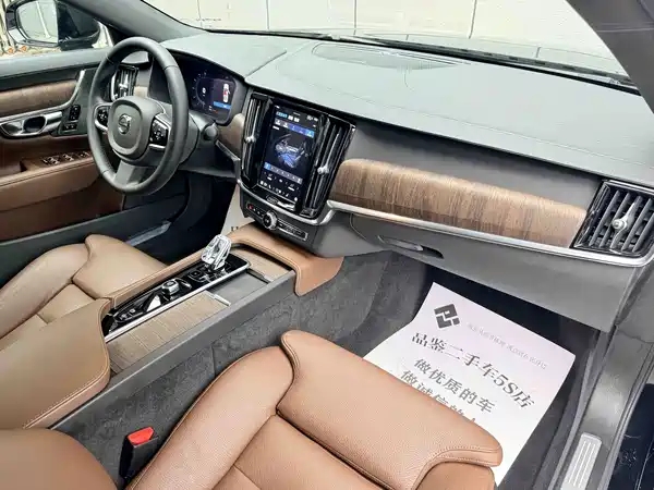 Volvo S90 2025