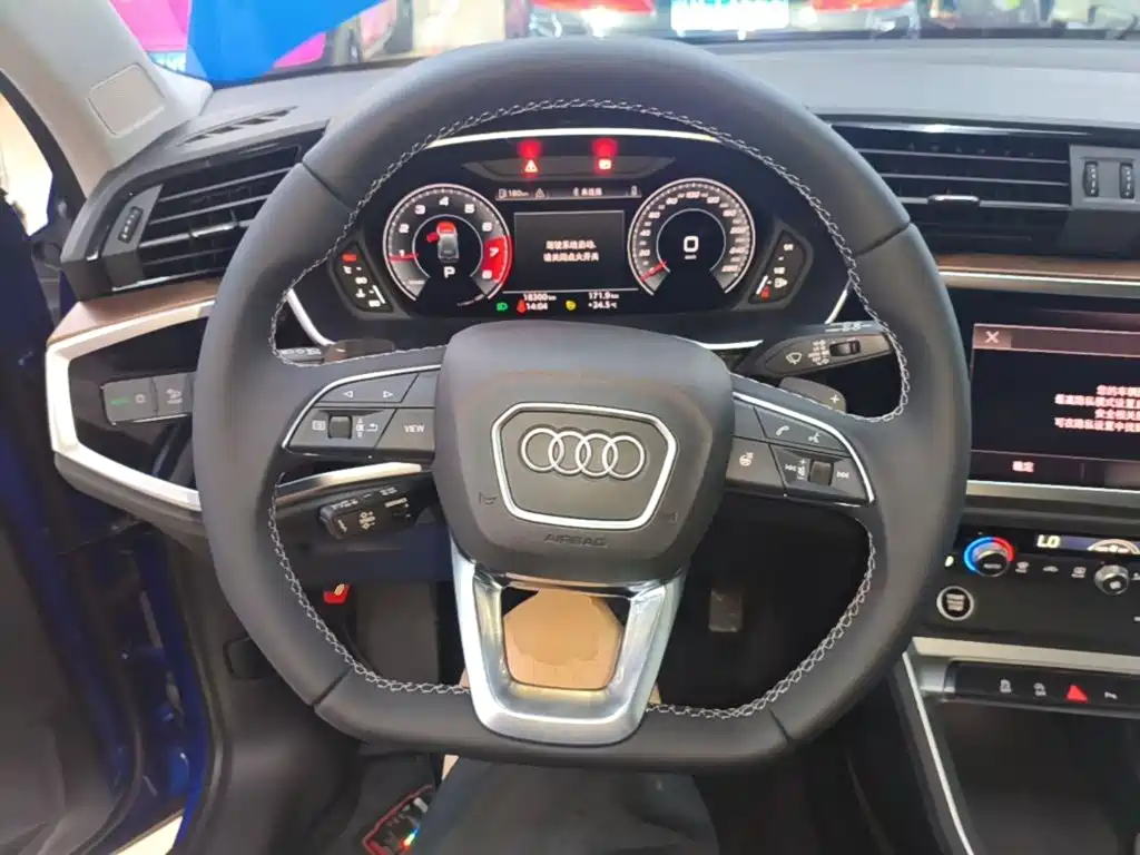 Audi Q3 2022 — фото 11