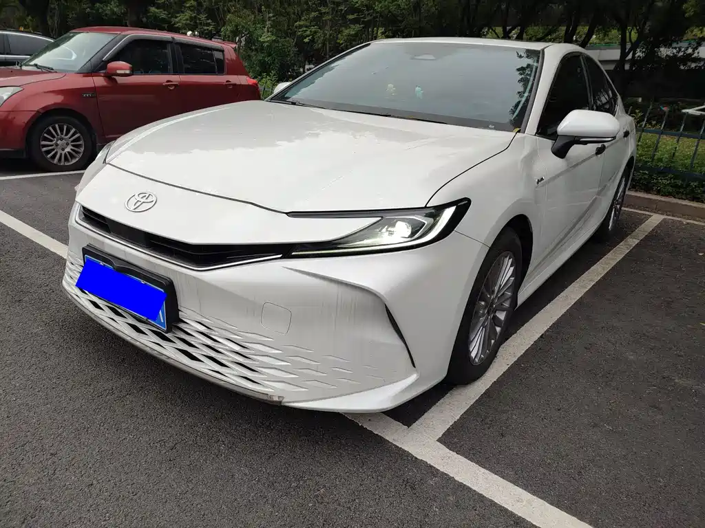 Toyota Camry 2024 — фото 1