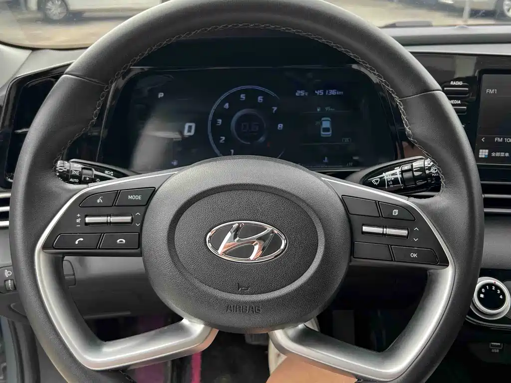Hyundai Elantra 2023 — фото 10