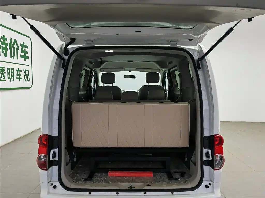 Nissan NV200 2020 — фото 16