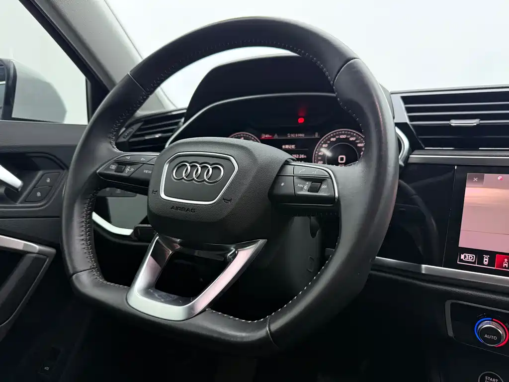 Audi Q3 2022 — фото 16