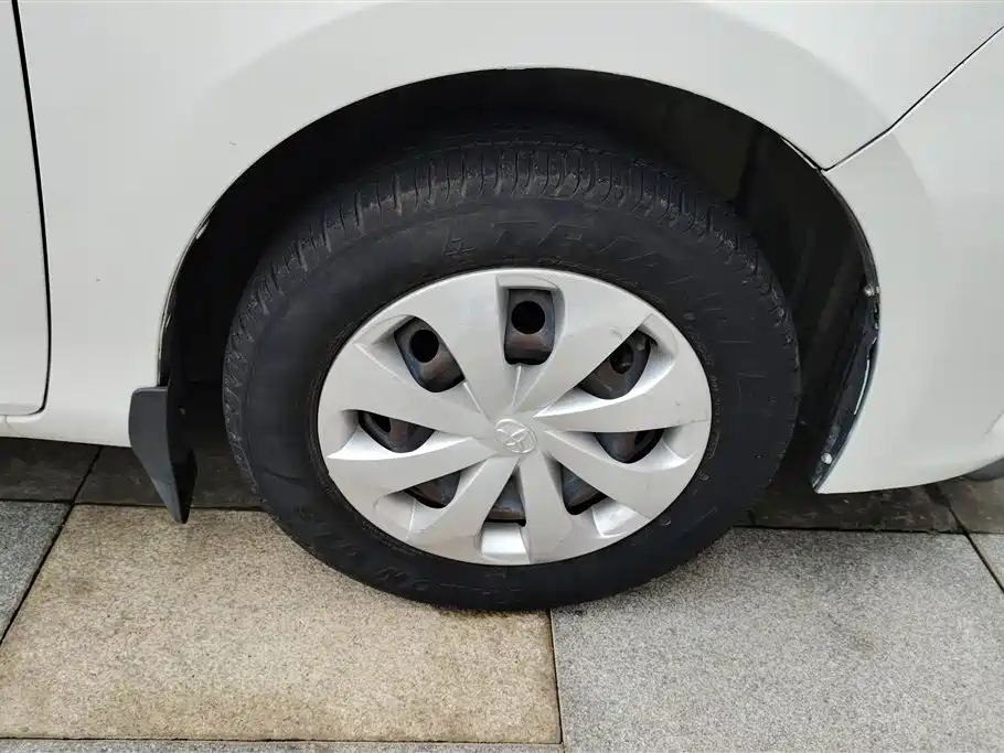 Toyota Yaris L 2015