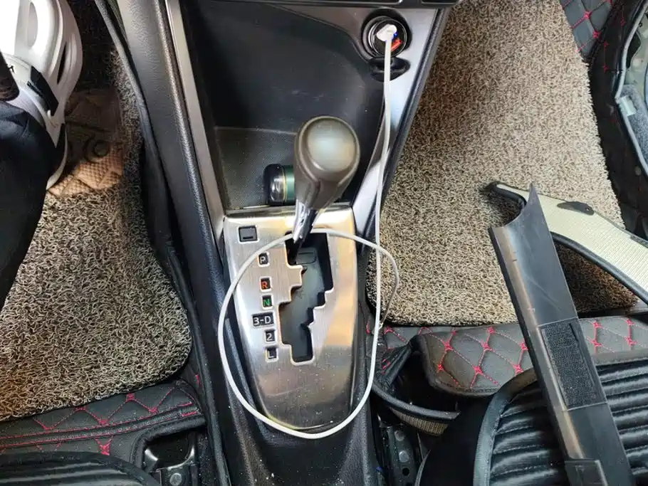 Toyota Yaris L 2015 — фото 16