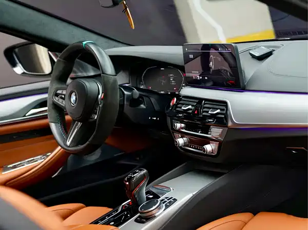 BMW M5 2021