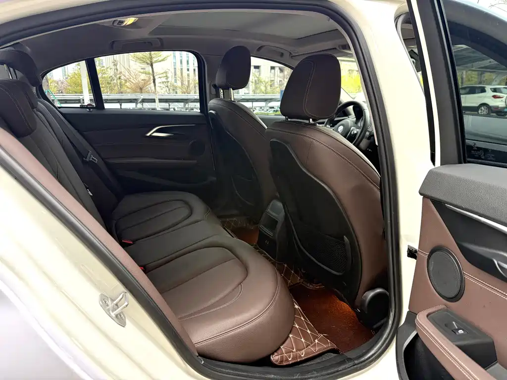 BMW 1 Series 2020 — фото 14