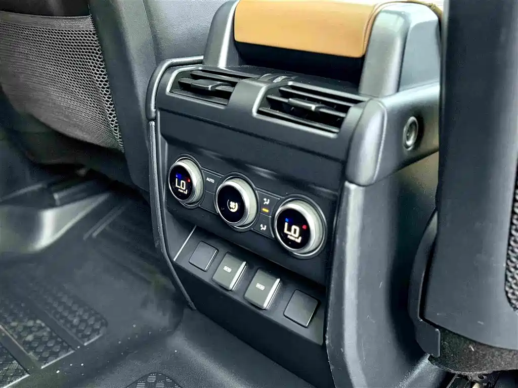 Land Rover Defender 2024 — фото 19