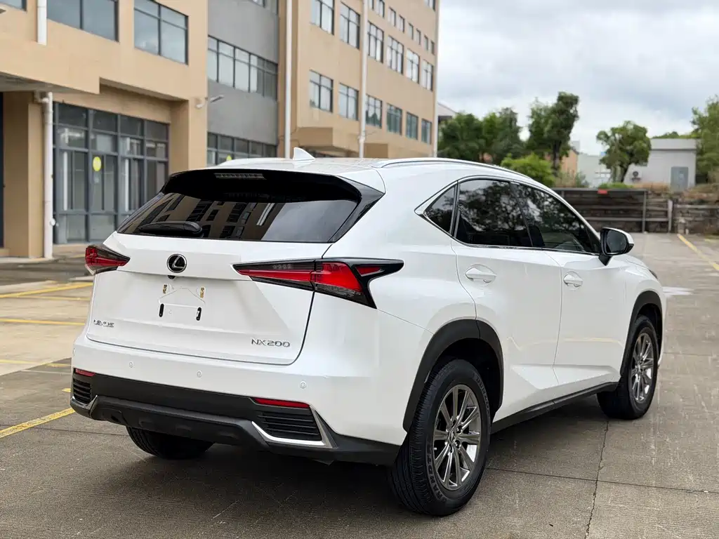 Lexus NX 2021