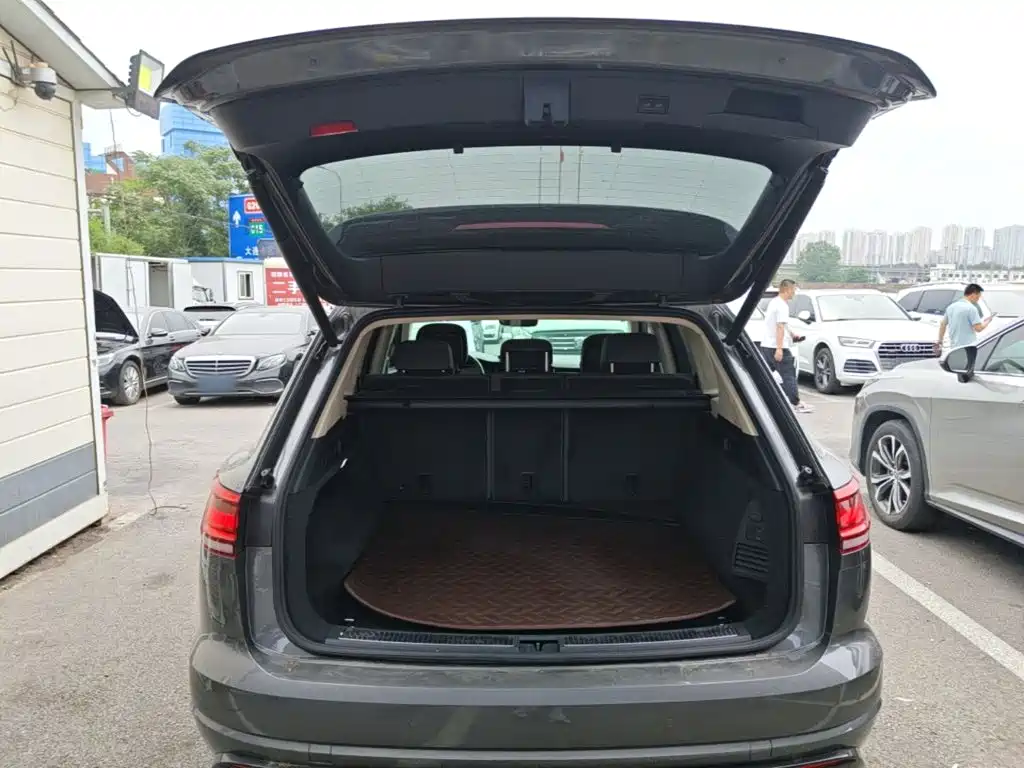 Volkswagen Touareg 2019 — фото 19