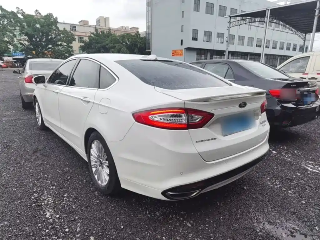 Ford Mondeo 2015 — фото 5