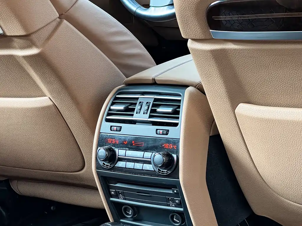 BMW 7 Series 2012 — фото 21