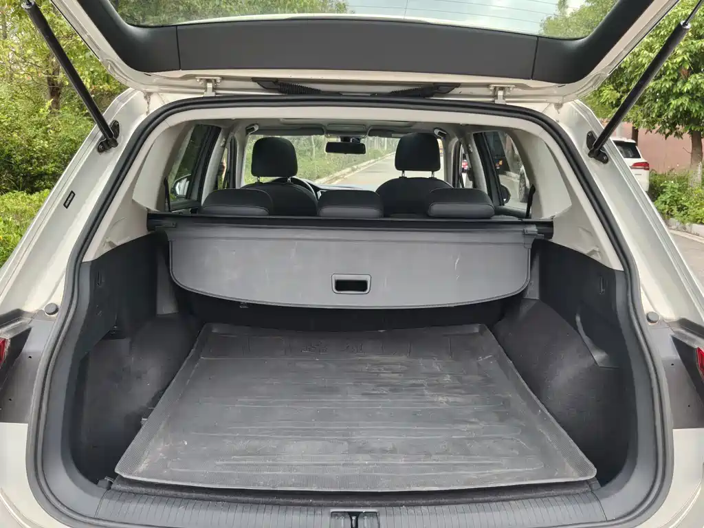 Volkswagen Tiguan L 2019 — фото 16