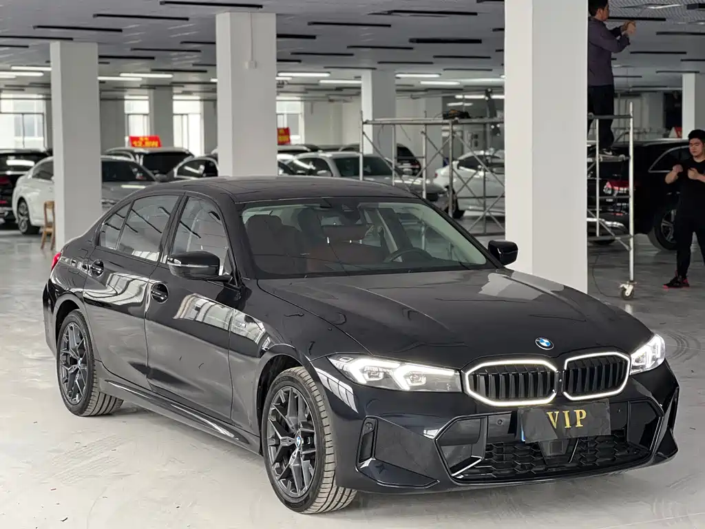 BMW 3 Series 2024 — фото 1