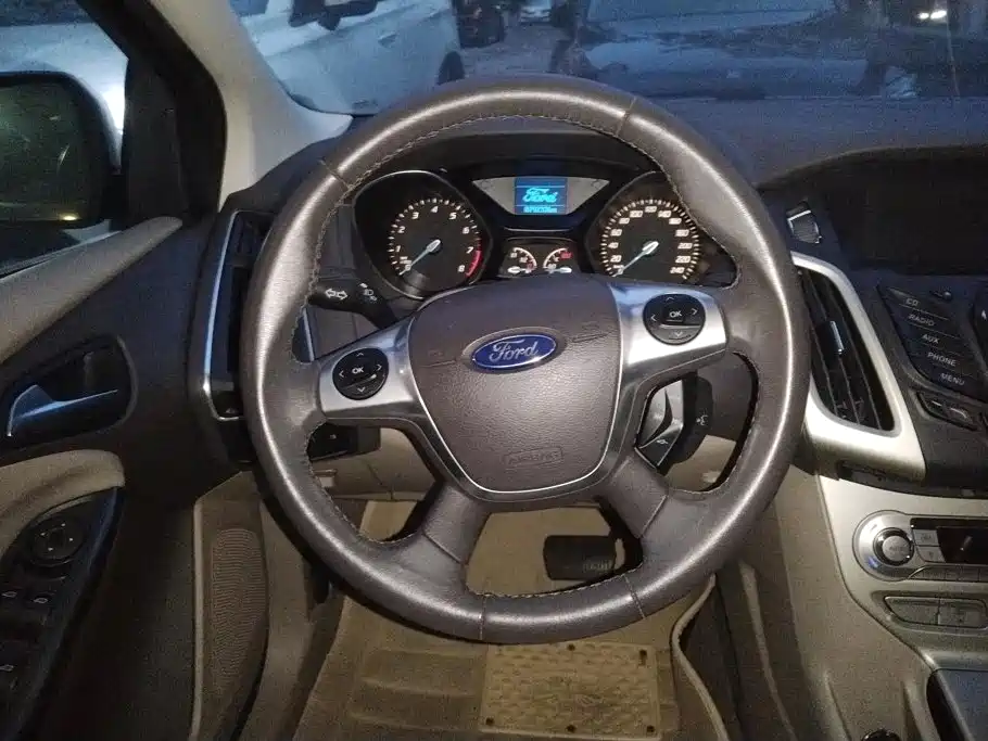 Ford Focus 2013 — фото 15