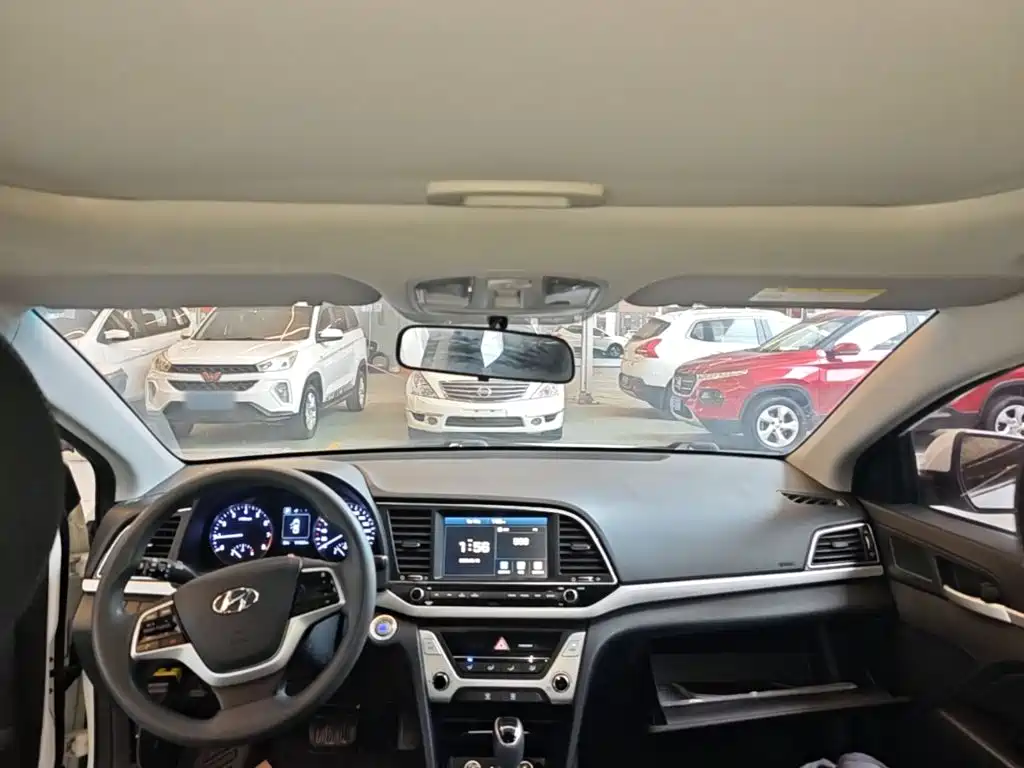 Hyundai Elantra 2016 — фото 18