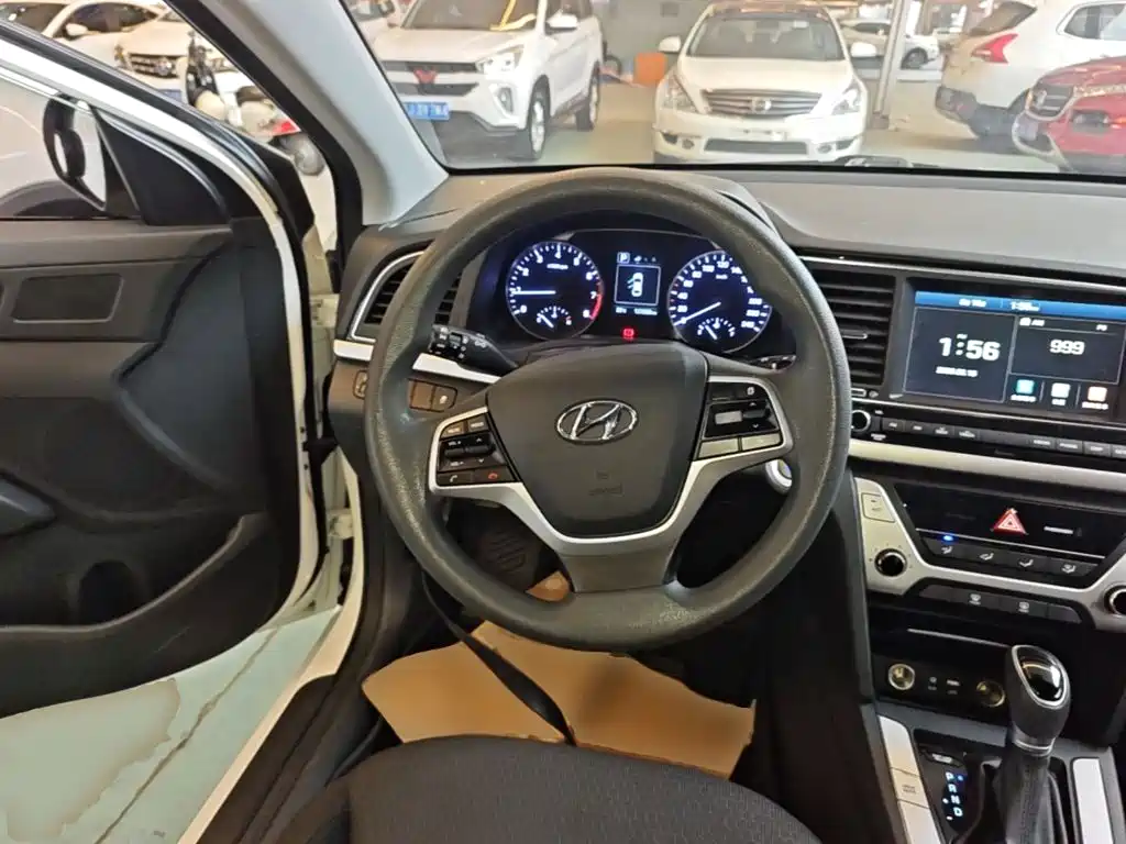 Hyundai Elantra 2016 — фото 11