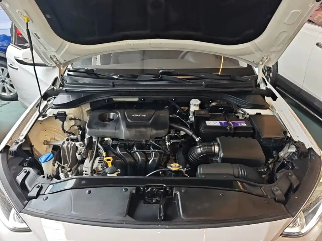 Hyundai Elantra 2016 — фото 20