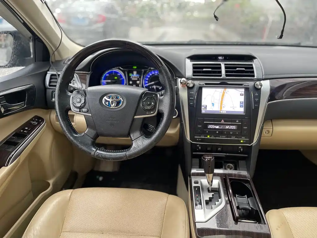 Toyota Camry 2016 — фото 10