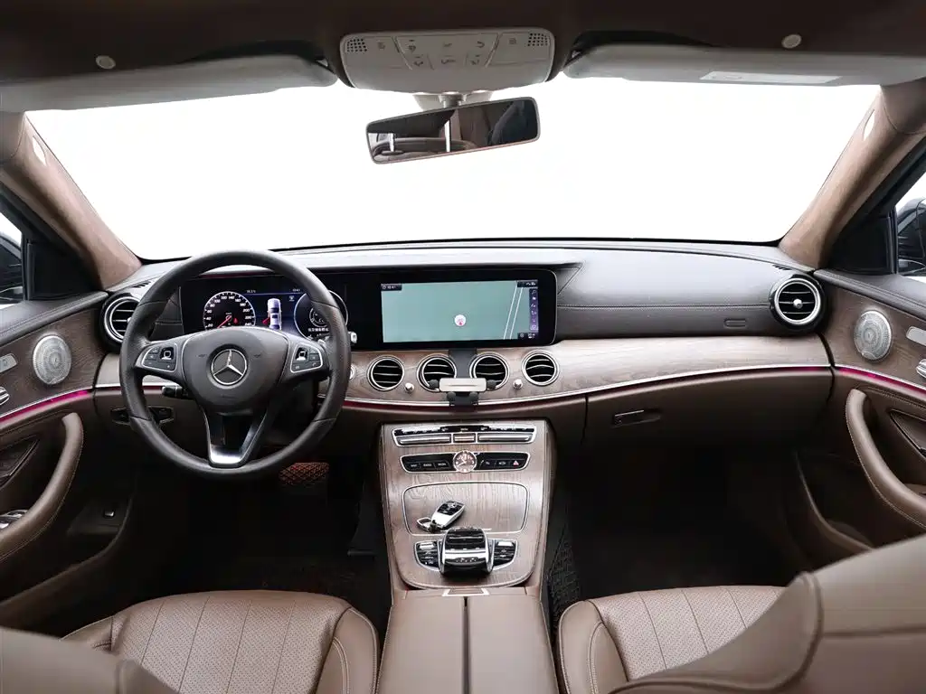 Mercedes-Benz E-Class 2019 — фото 15