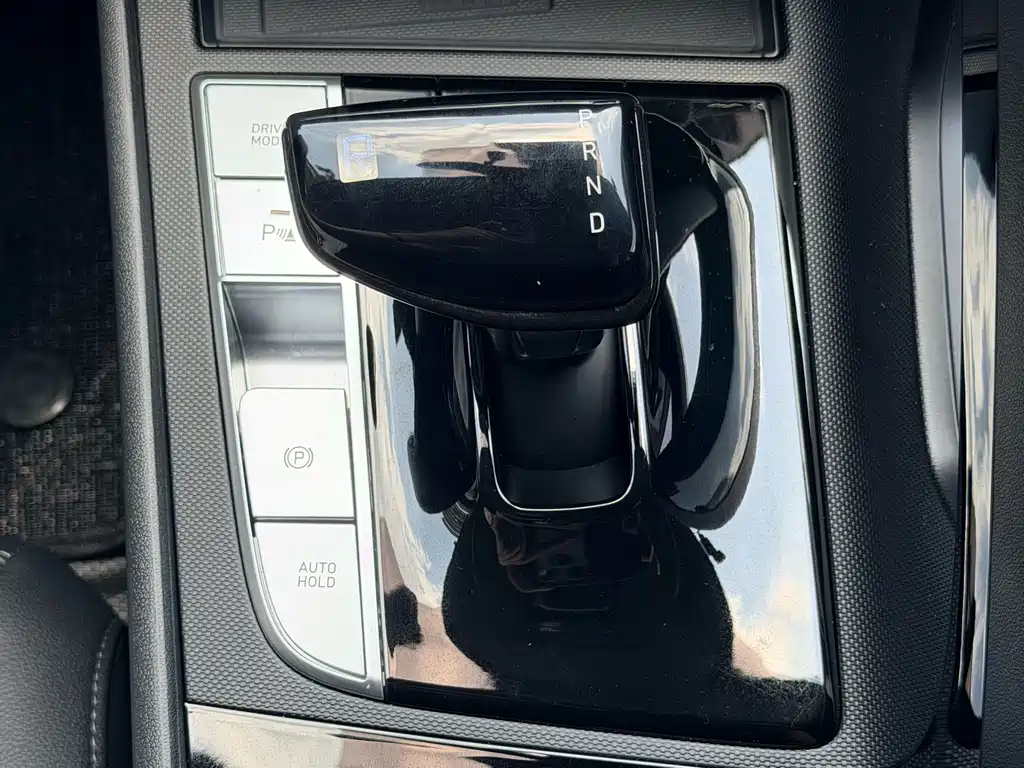 Hyundai Elantra 2025 — фото 23