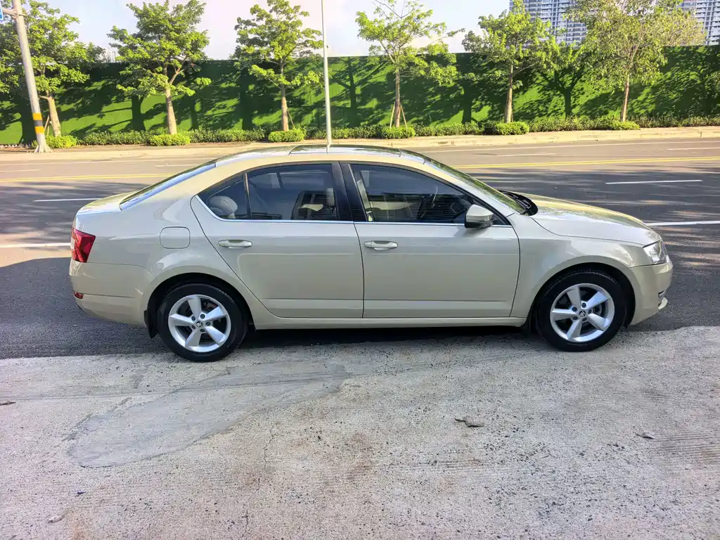 Skoda Octavia 2015 — фото 4