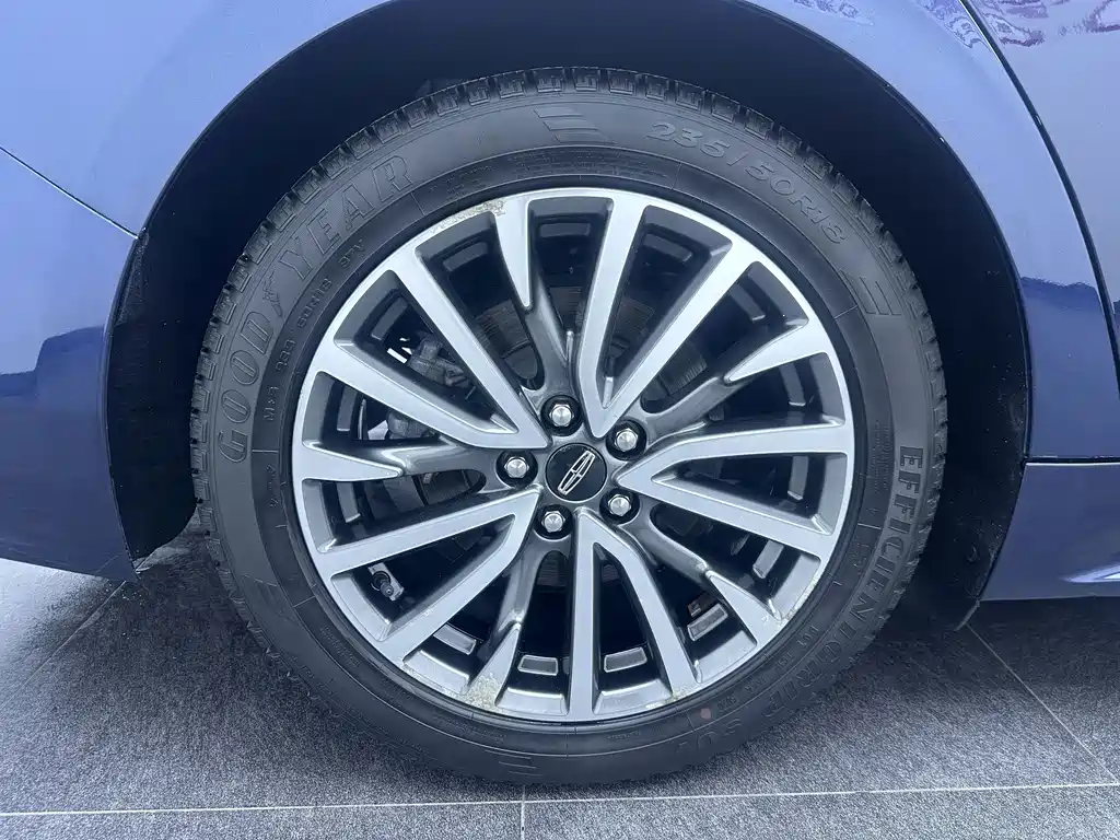 Lincoln Continental 2018 — фото 21