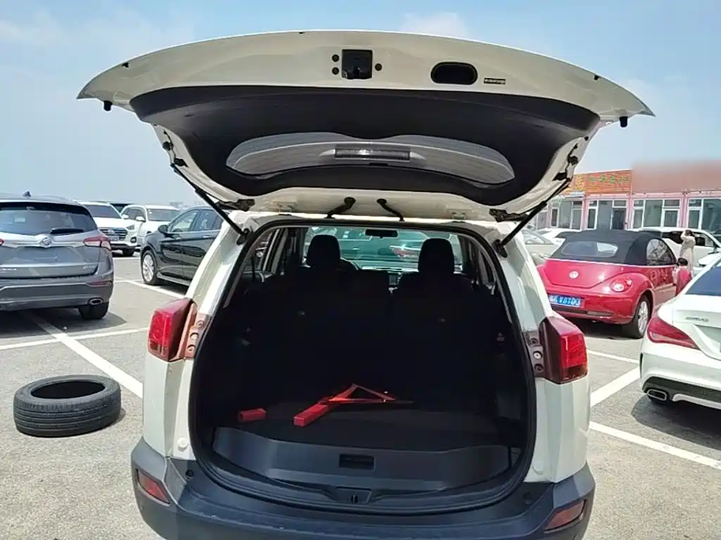 Toyota RAV4 2016 — фото 19