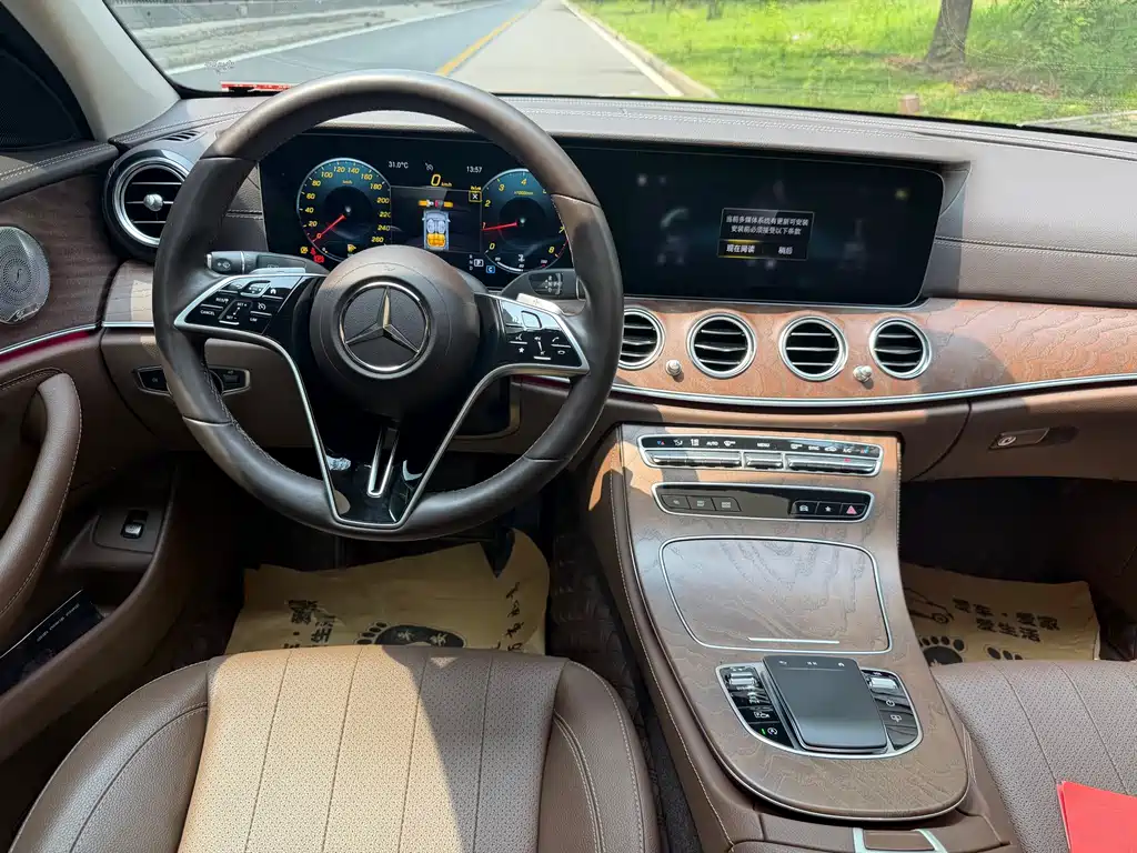 Mercedes-Benz E-Class 2023 — фото 7