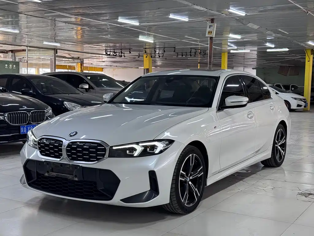 BMW 3 Series 2023 — фото 1