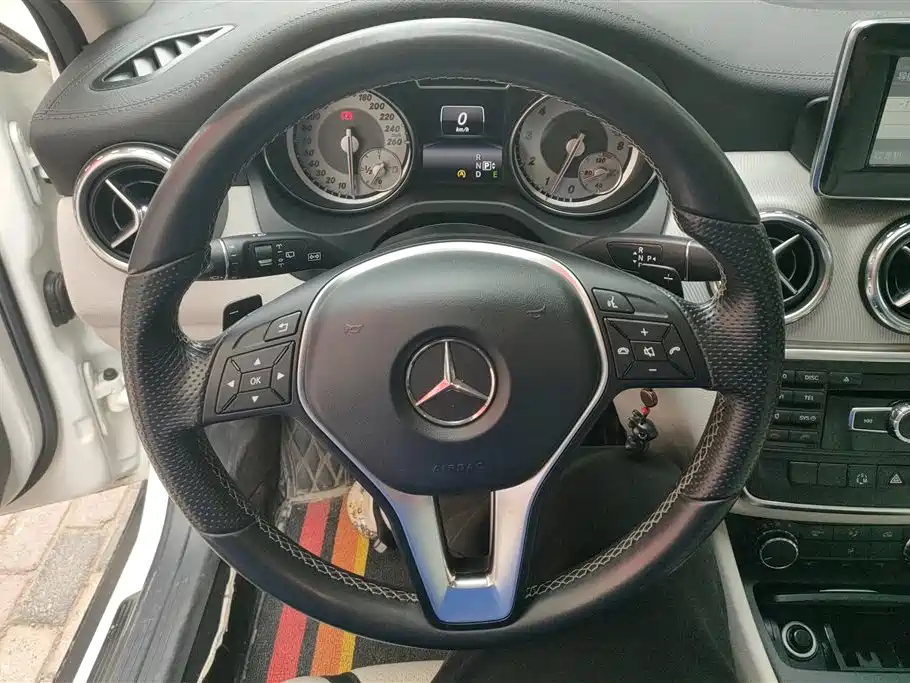 Mercedes-Benz GLA 2016 — фото 15