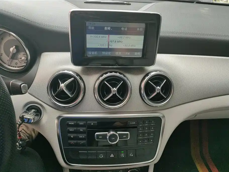 Mercedes-Benz GLA 2016 — фото 13