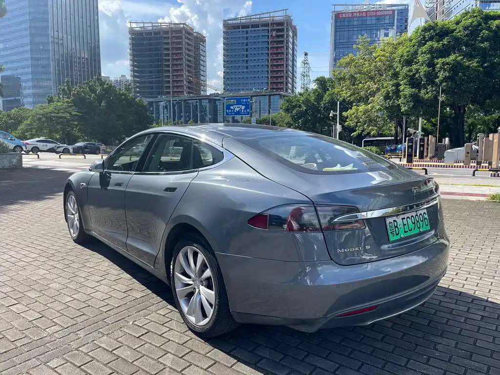 Tesla Model S 2015 — фото 10