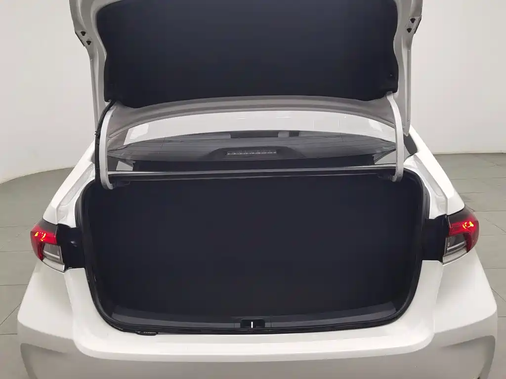 Toyota Corolla 2023 — фото 16