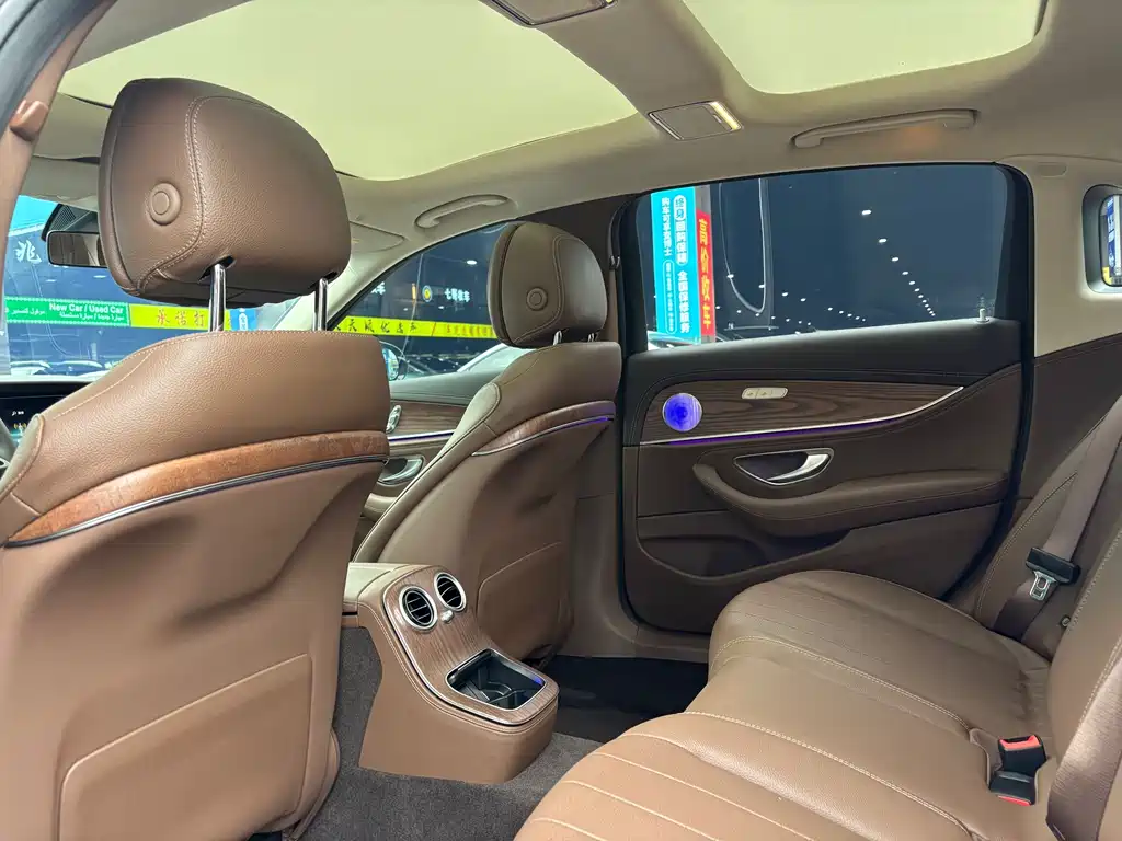Mercedes-Benz E-Class 2023 — фото 14