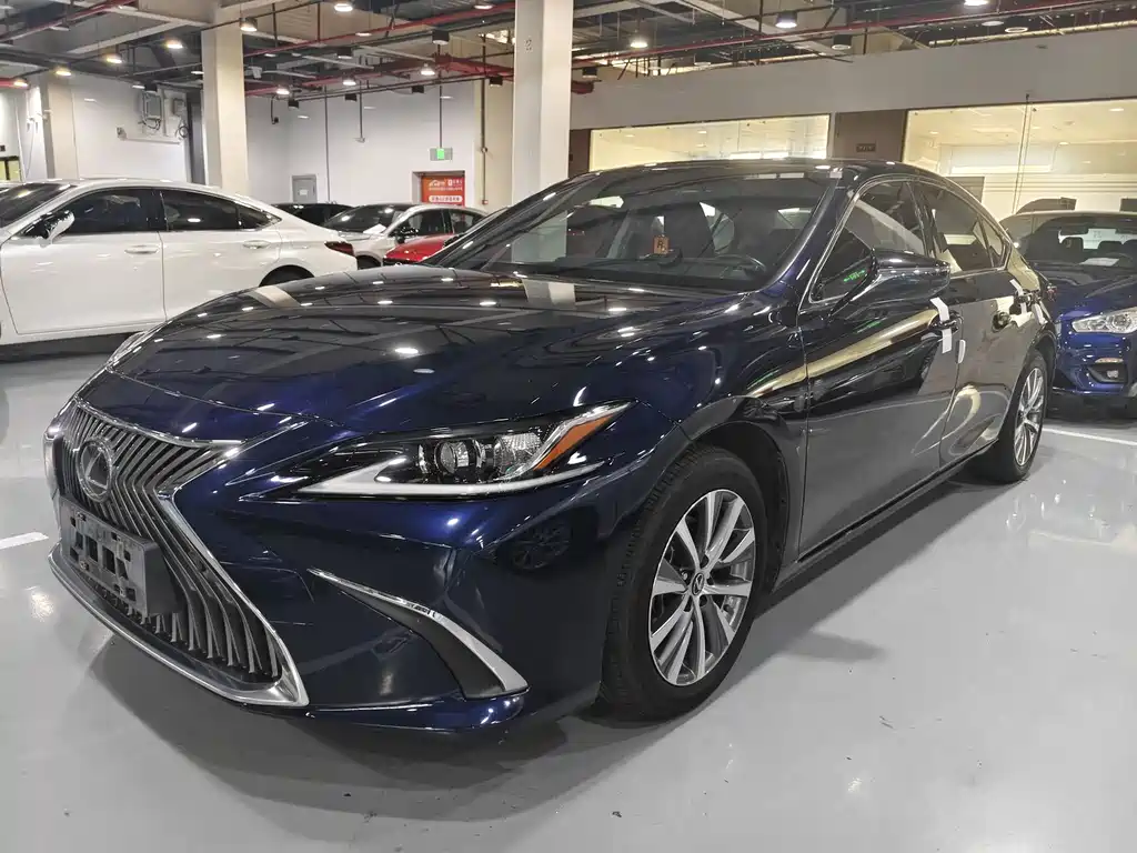 Lexus ES 2021