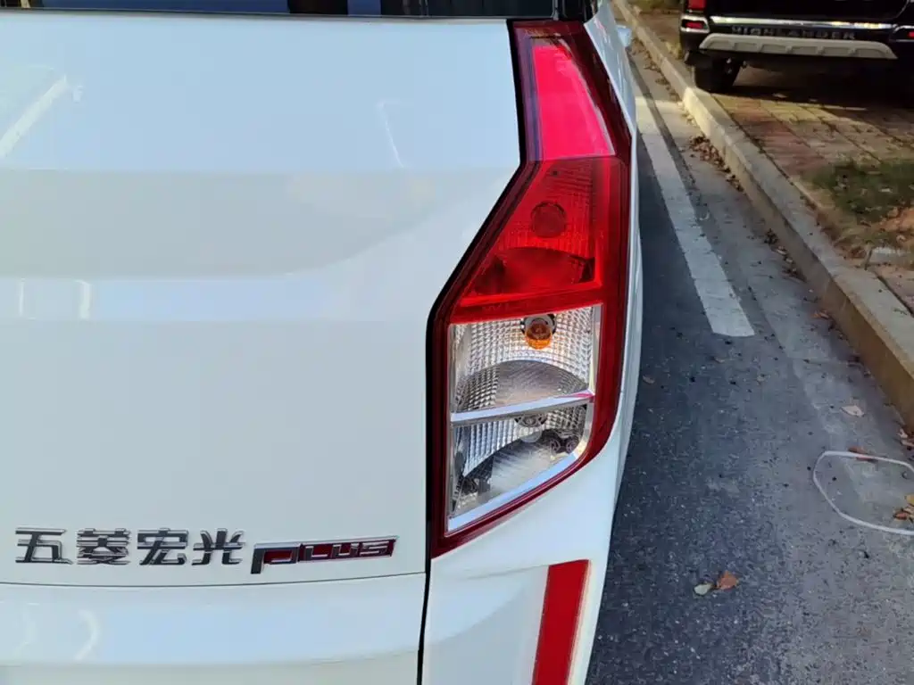 Wuling Hongguang PLUS 2019 — фото 8