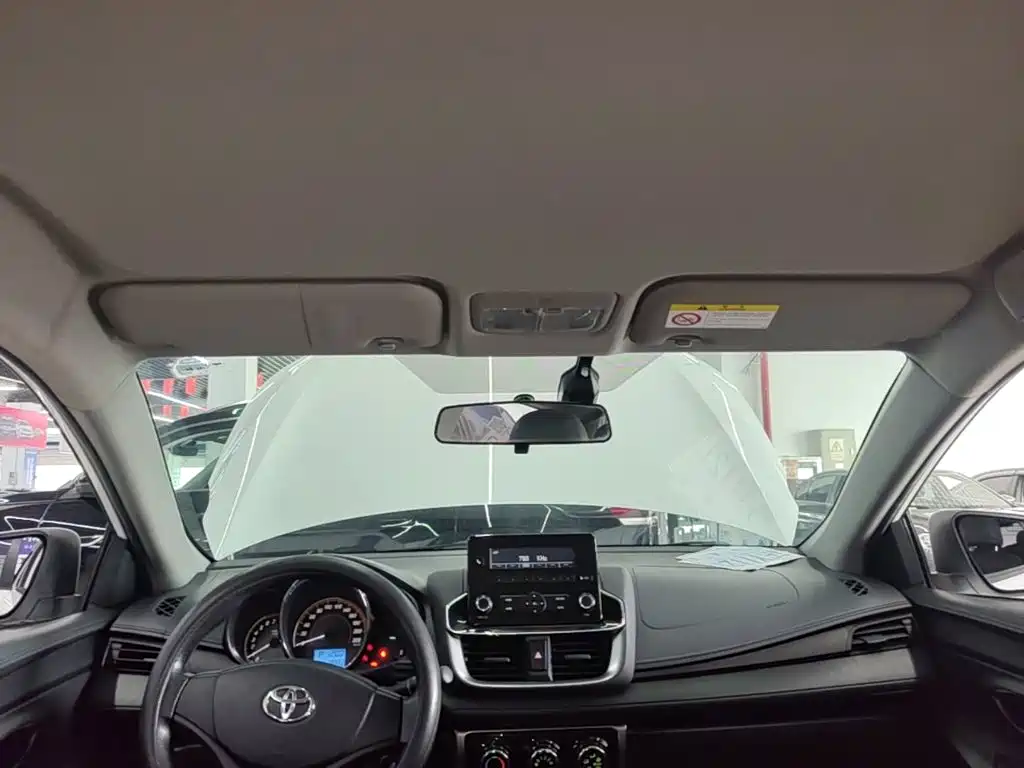 Toyota Yaris L 2019 — фото 18