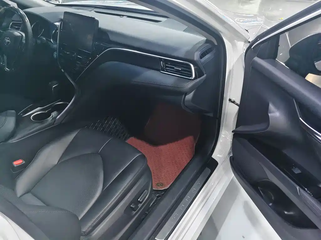 Toyota Camry 2023 — фото 15
