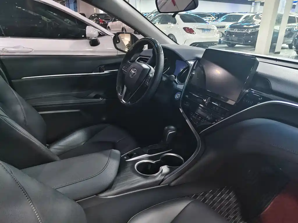 Toyota Camry 2023 — фото 14