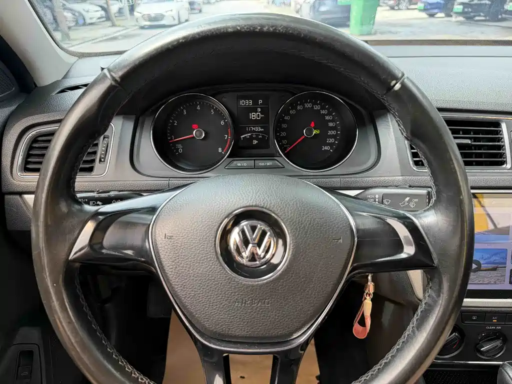 Volkswagen Lavida 2015