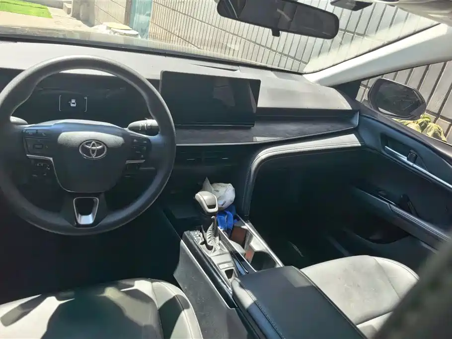 Toyota Camry 2024 — фото 12