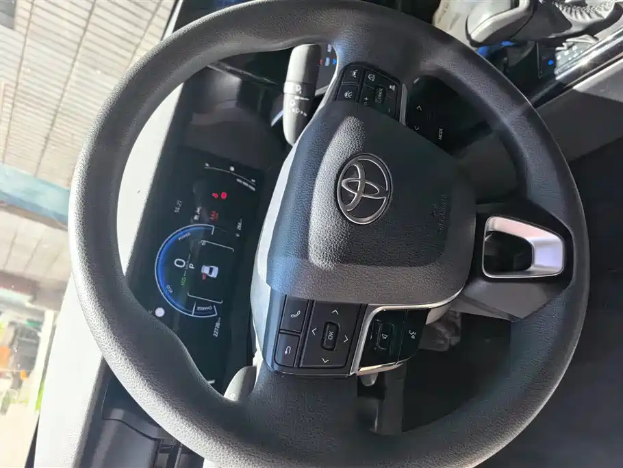 Toyota Camry 2024 — фото 15