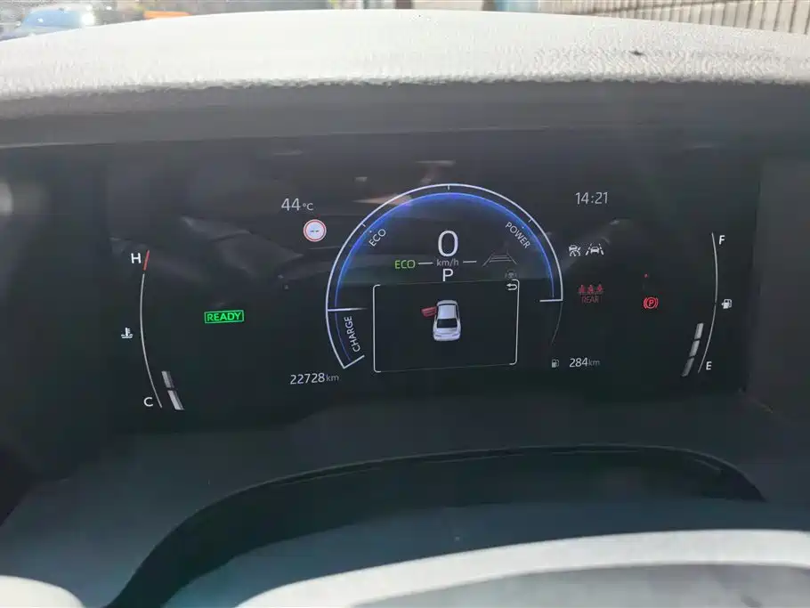 Toyota Camry 2024 — фото 14