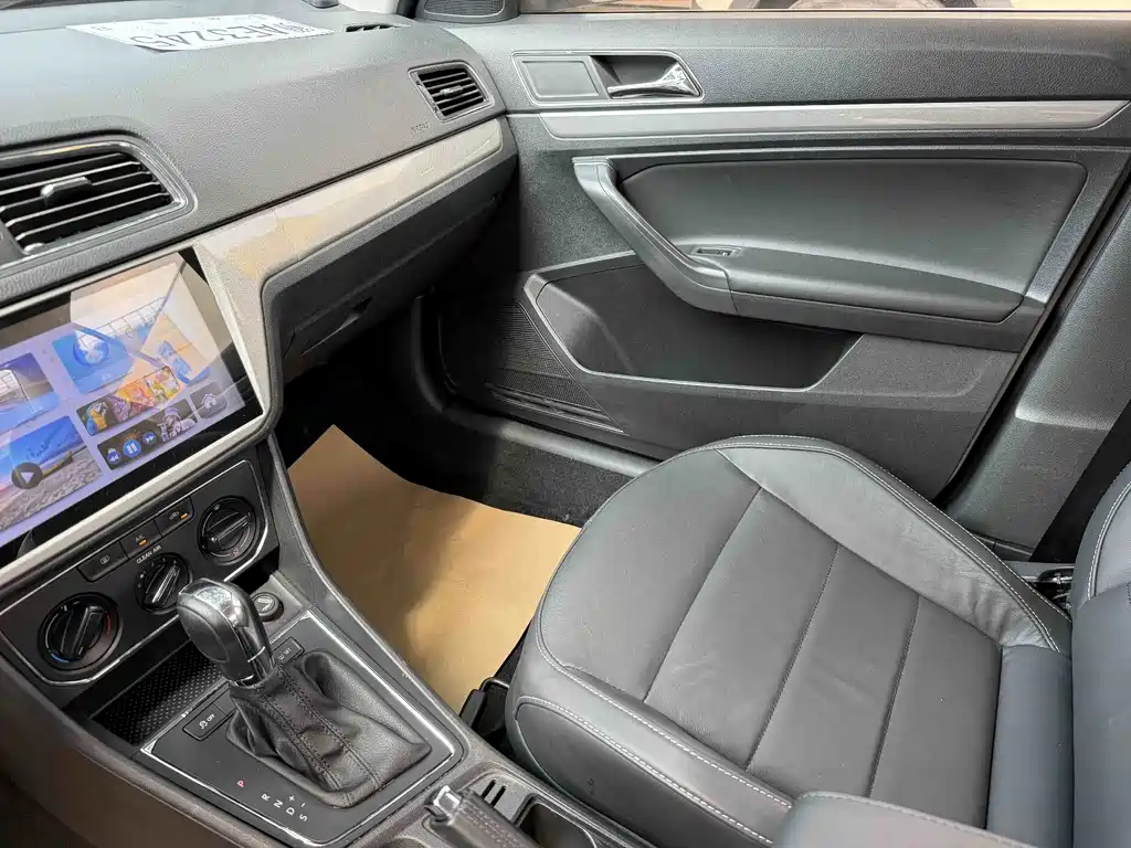Volkswagen Lavida 2015