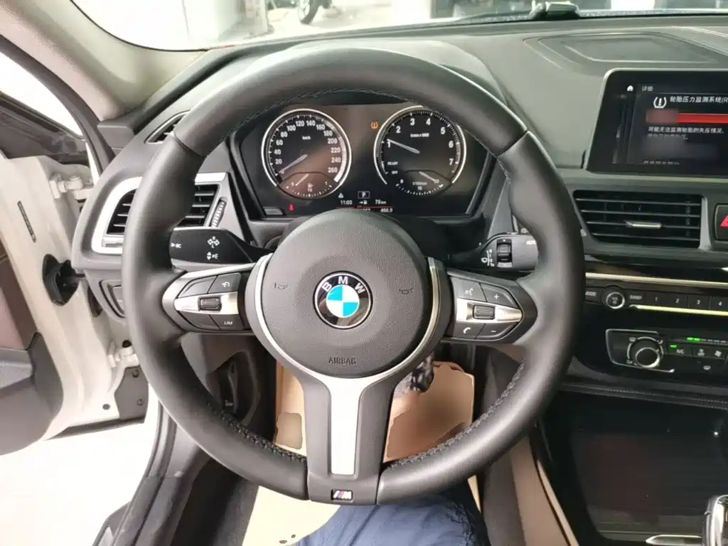 BMW 1 Series 2020 — фото 11