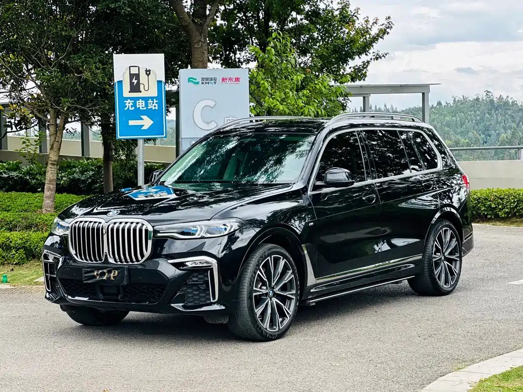 BMW X7 2021 — фото 1