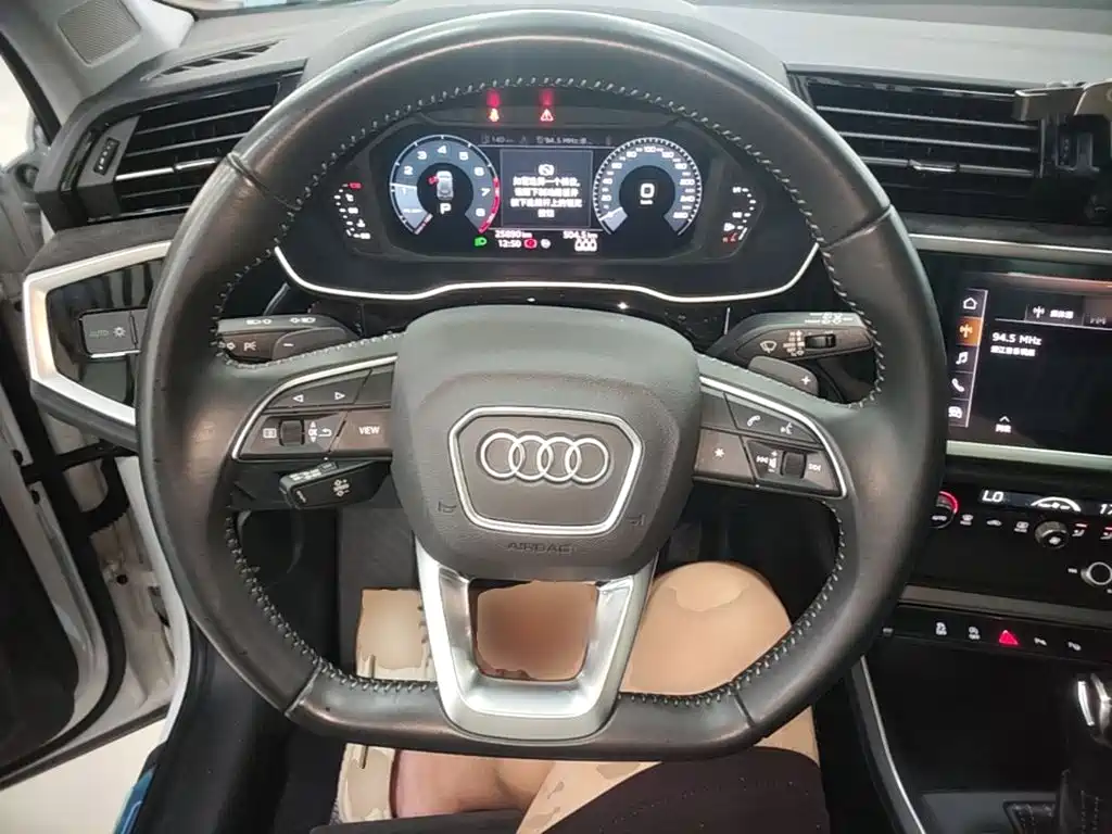 Audi Q3 2020 — фото 11