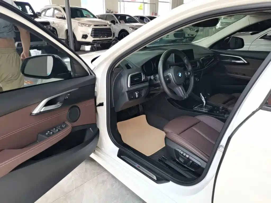BMW 1 Series 2020 — фото 16