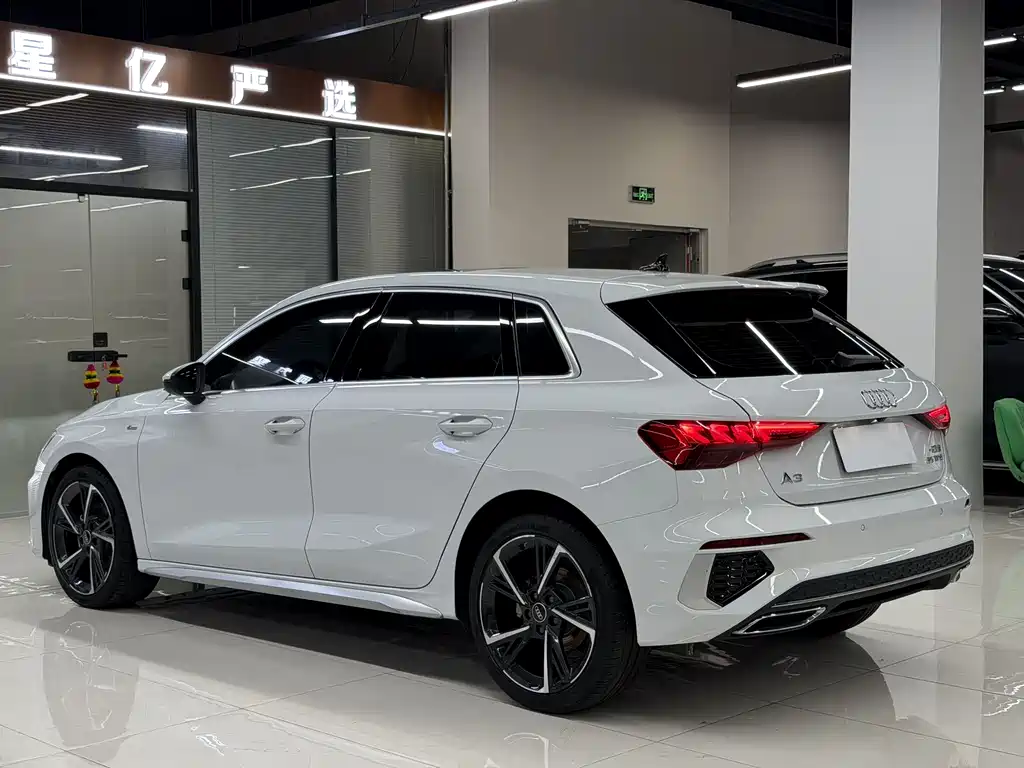 Audi A3 2023 — фото 19