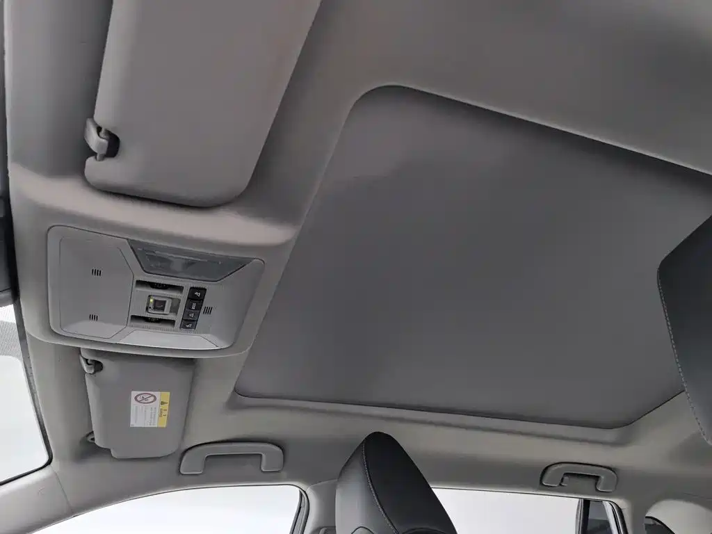 Toyota RAV4 2023 — фото 14